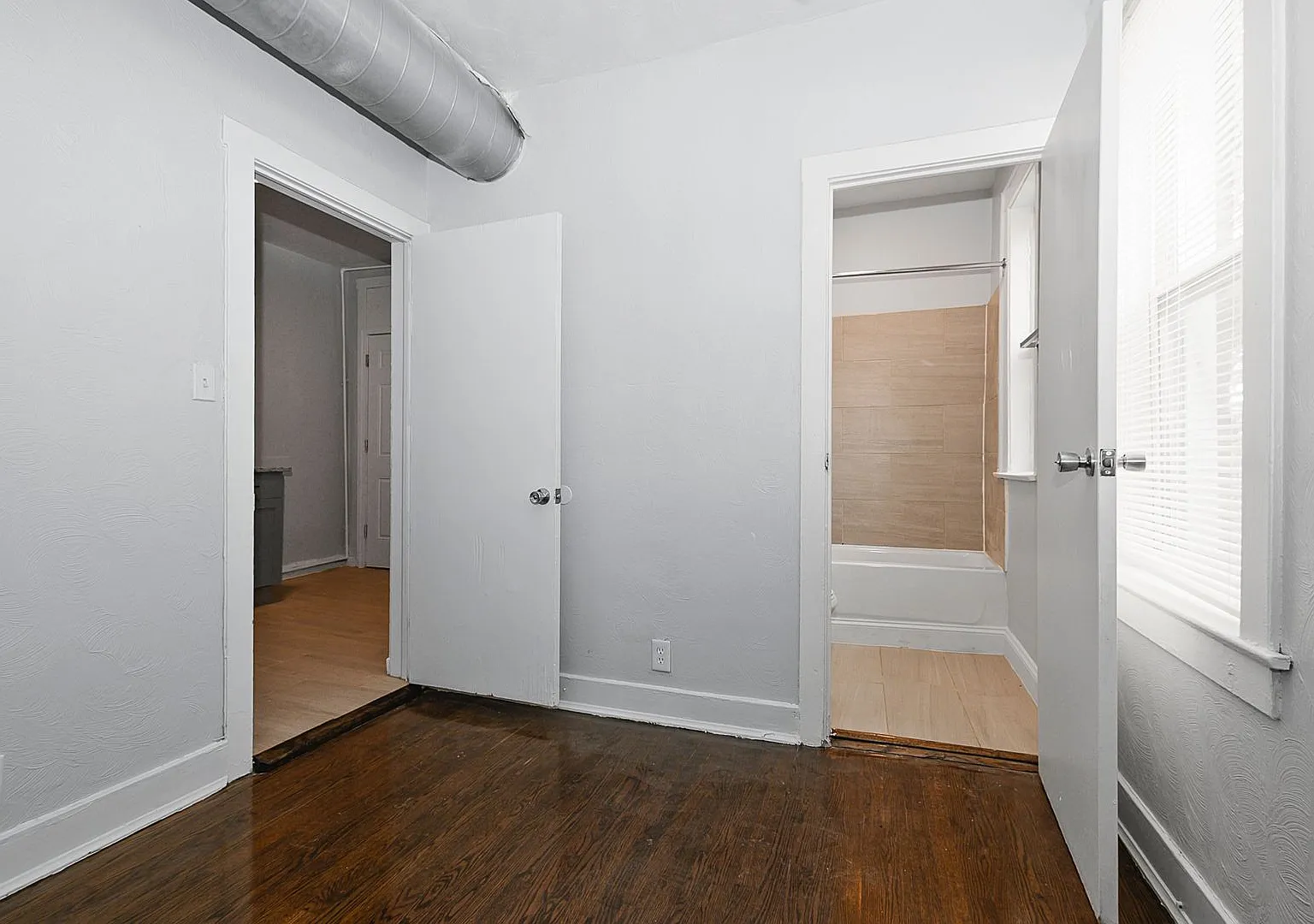 6734-6736 S Clyde Ave — Photo 4