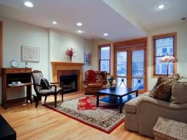 615 N Noble St #3, Chicago, IL 60642