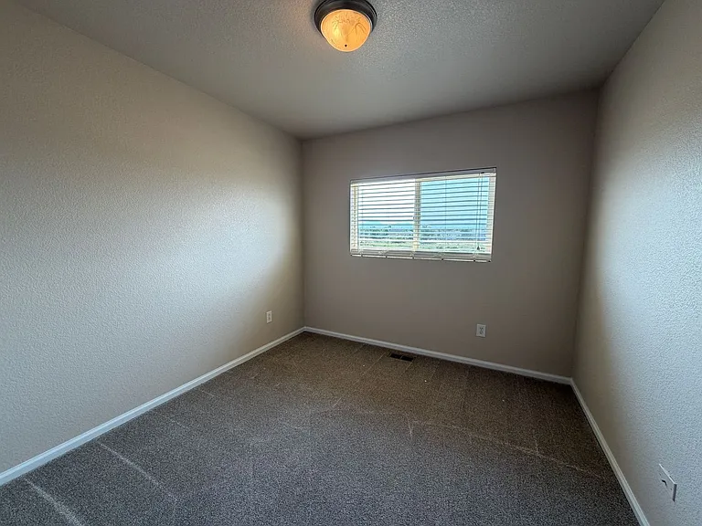 392 Montgomery Dr — Photo 16
