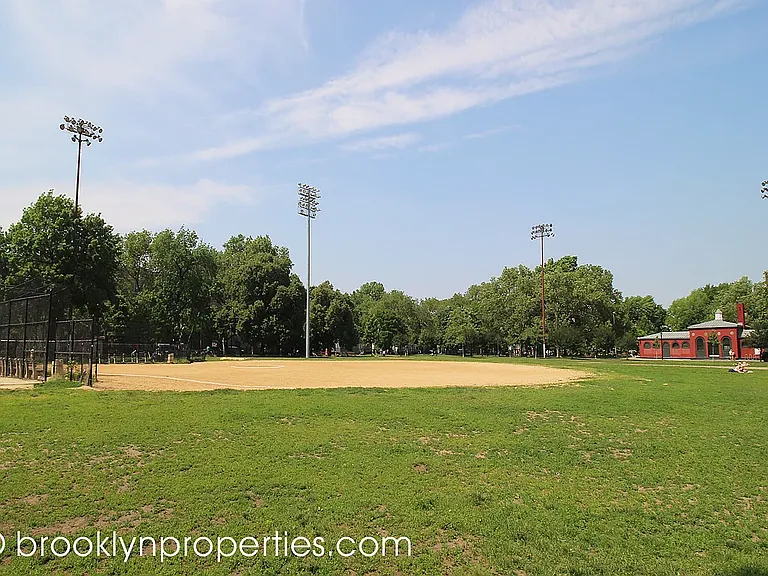 544 Manhattan Ave #4D — Photo 17