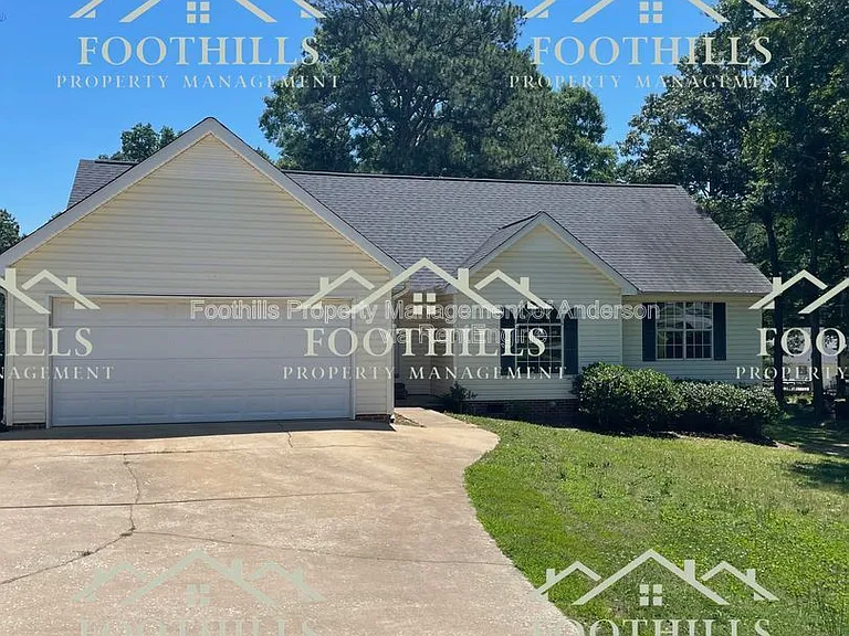 3109 Pinehurst Ln — Photo 2
