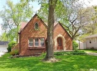907 W Stratford Dr, Peoria, IL 61614