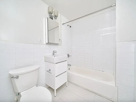 4th image of 440 W 47th St APT 2C