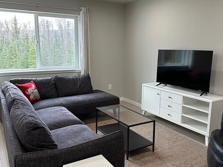 2251 W Ridgewood Dr — Photo 2