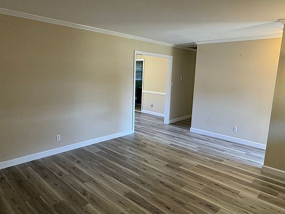 3rd image of 902 Dogwood Dr