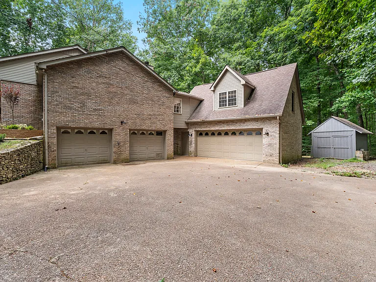 1024 Steven Springs Ct — Photo 3