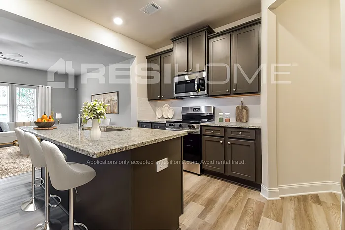 3 bed, 2.5 bath, 1811 sqft, $2,325 — Photo 4