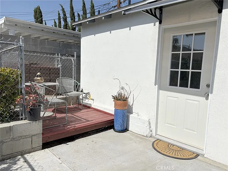 5610 Riverton Ave — Photo 9