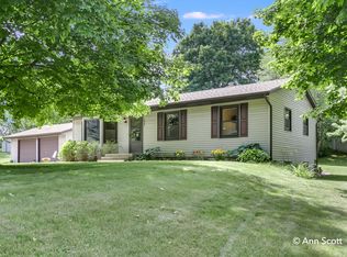 5849 Vinton Ave NW, Comstock Park, MI 49321
