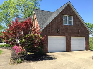 2 Briarcliff Dr, Huntington, WV 25704