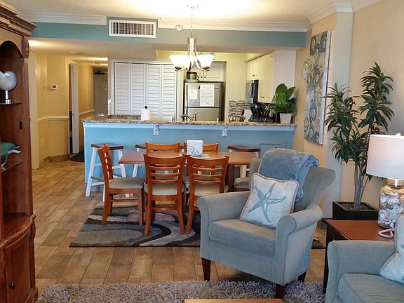 Tropical updated decor