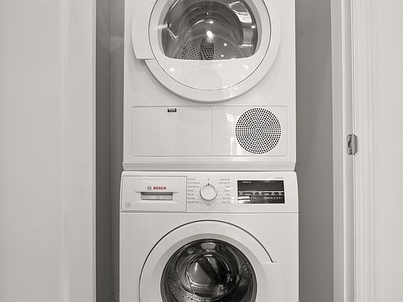 5th image of 207 E 60th St APT C1