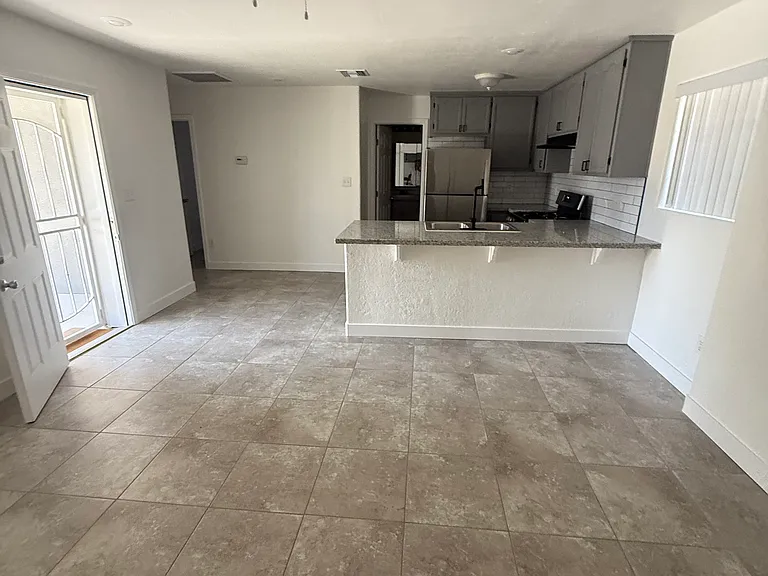 409 Plymouth Ave — Photo 7