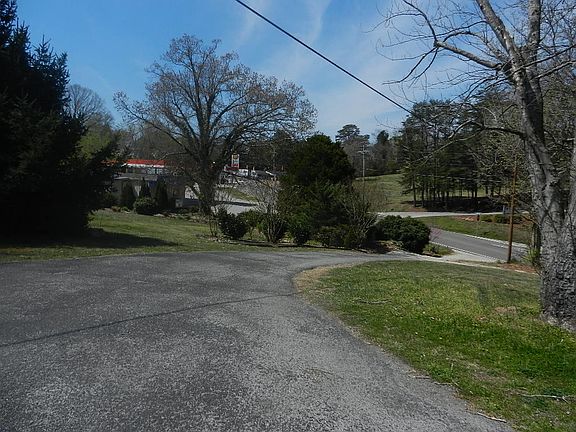 5th image of 1217 E Race St