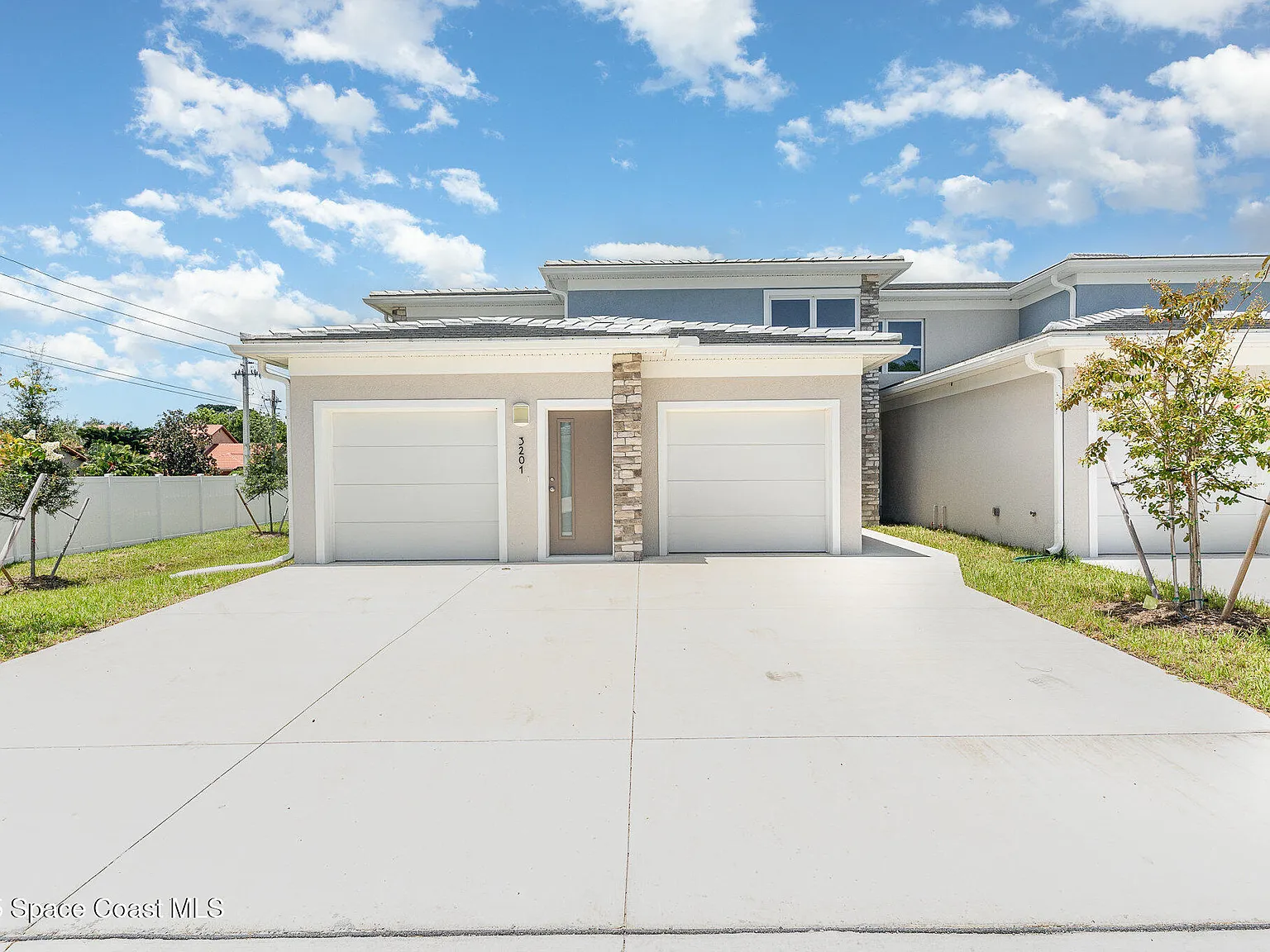 3 bed, 2.0 bath, 1208 sqft, $2,300 — Photo 1