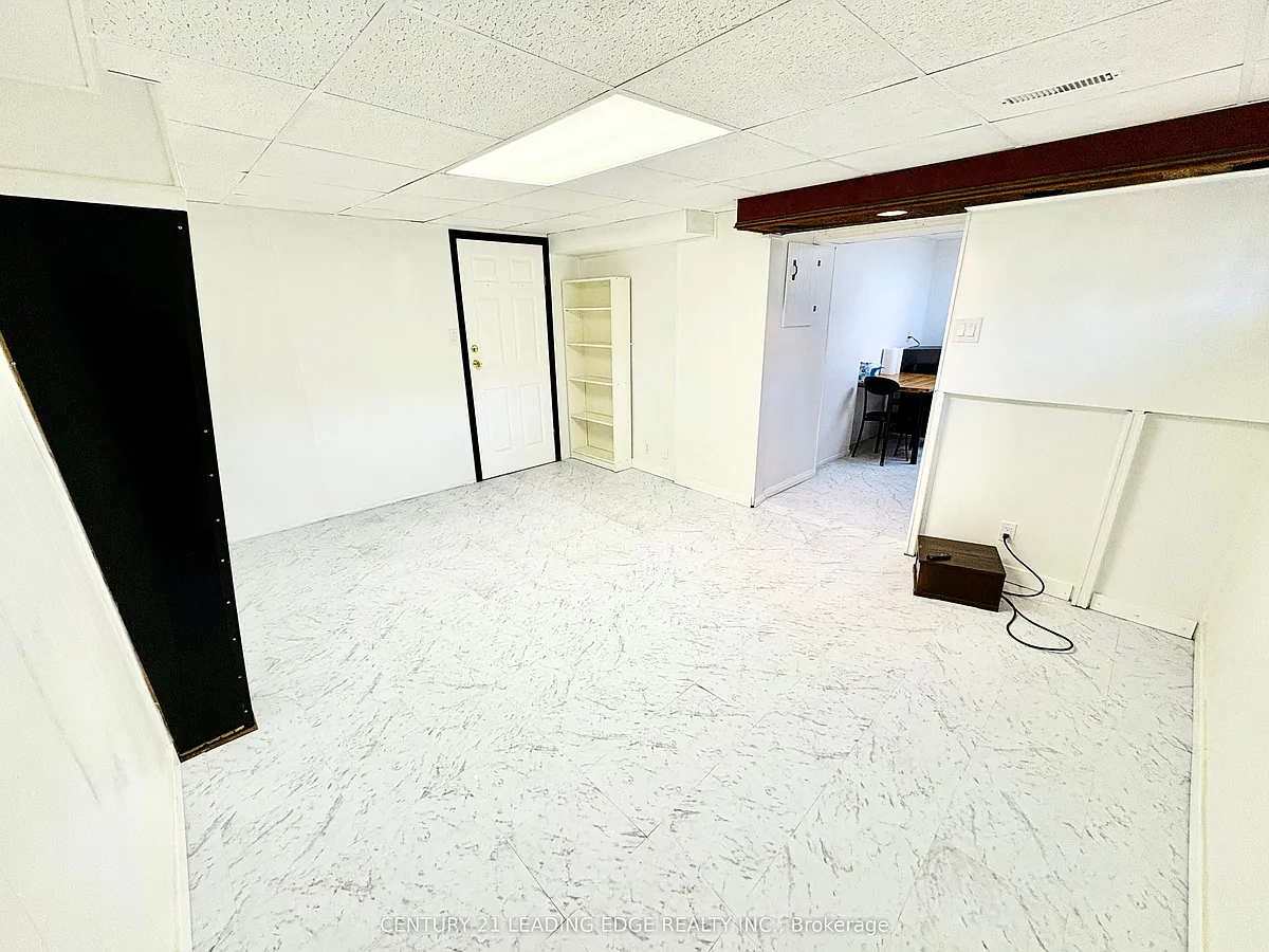 Building Photo - 48 Snowball Cres #LOWER