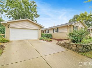 6619 Briargate Dr, Downers Grove, IL 60516