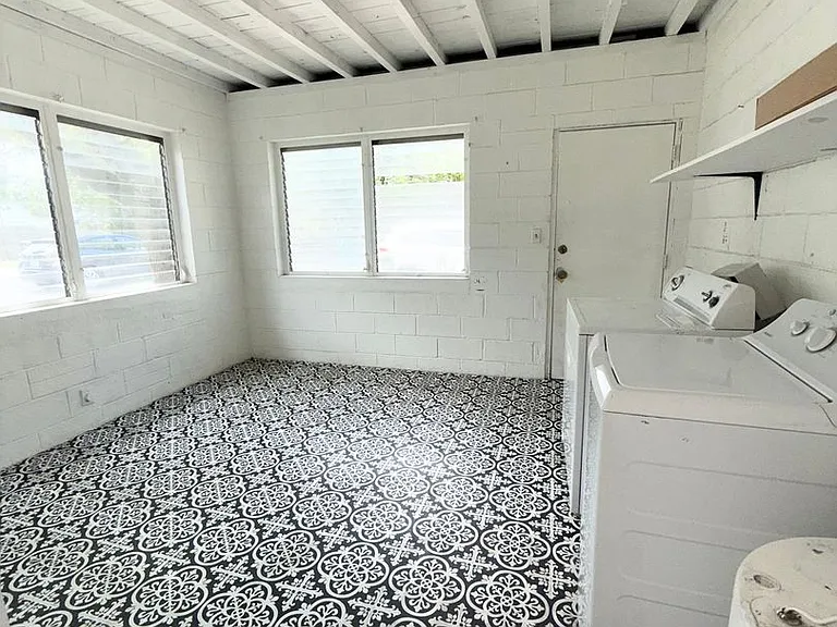 1016 Alba Dr — Photo 10