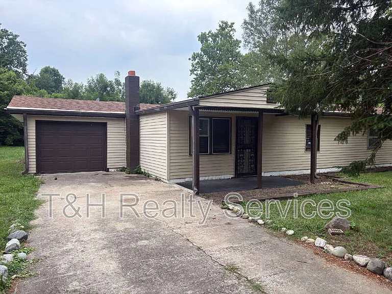 3368 Clover Dr — Photo 3