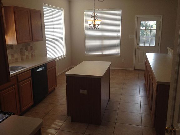 4th image of 1100 Vaden Ave