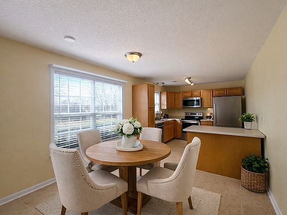 4th image of 902 Very Fine Dr