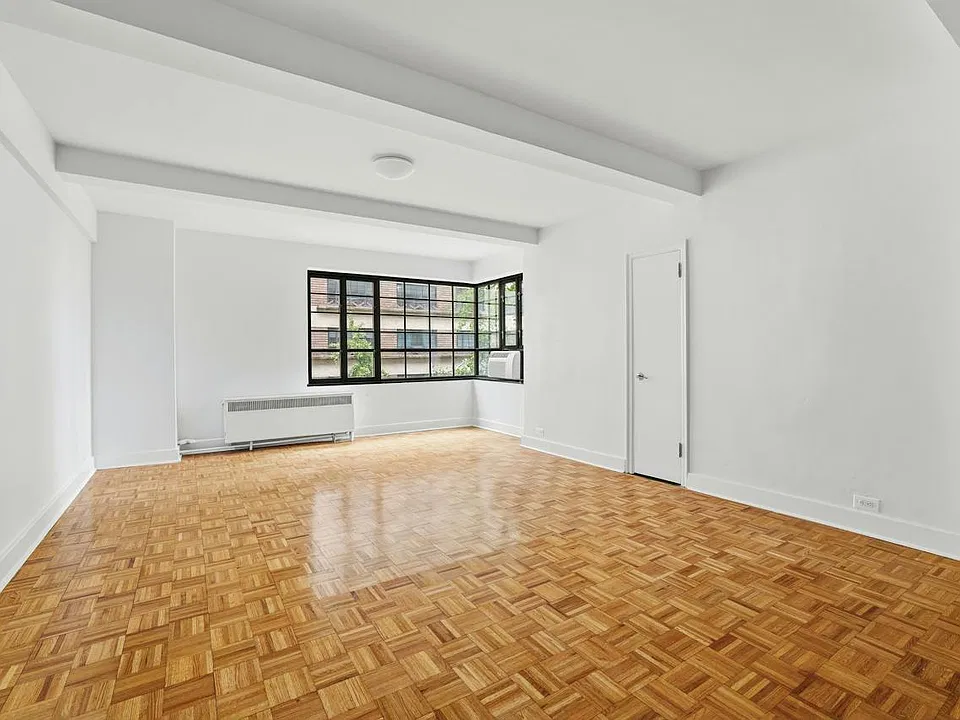 310 E 44th St #424