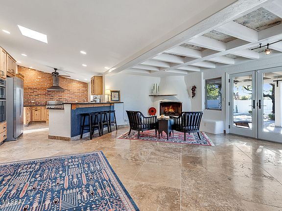 5th image of 251 W Golf View Dr