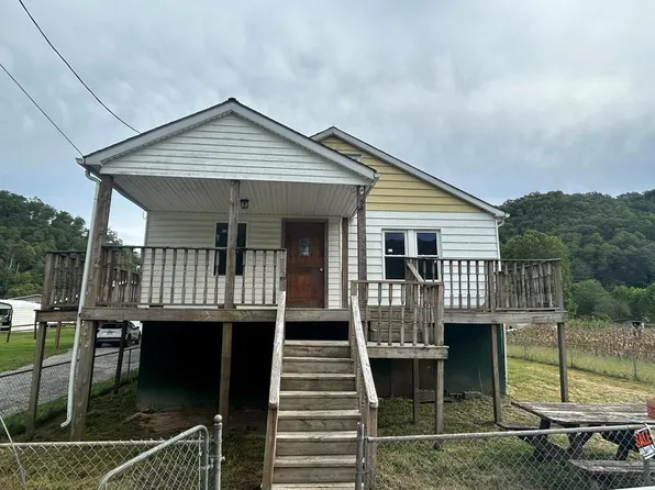 54 Wood St, Matheny, WV 24860