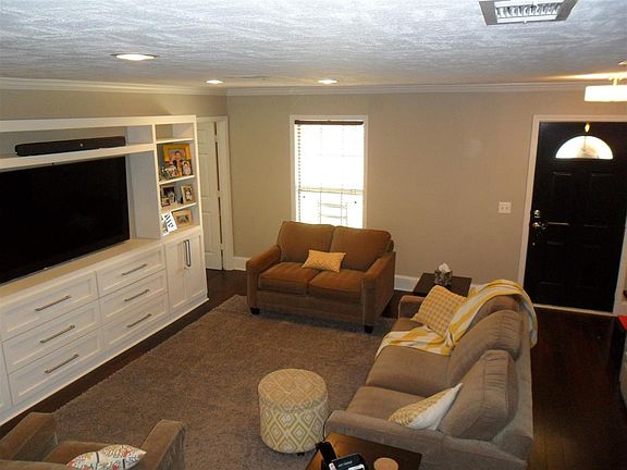 4th image of 212 Chinkapen Dr
