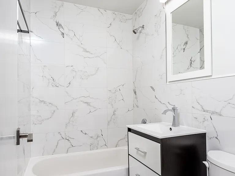 371 Lakeshore Rd W #205 — Photo 15