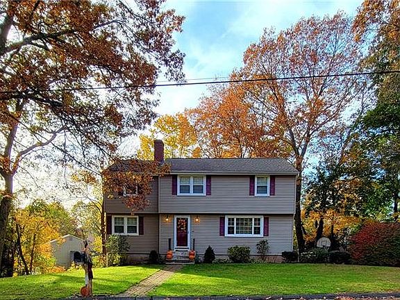 3rd image of 4 Knollwood Dr