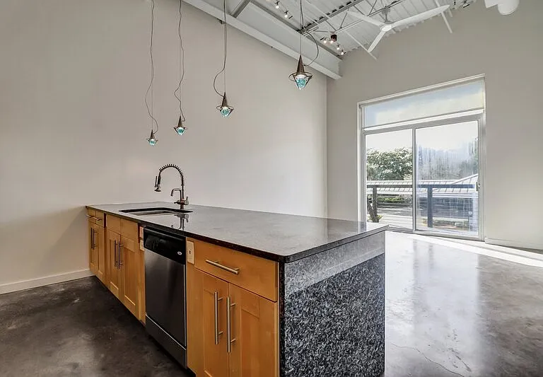 2514 Abercorn St #205 — Photo 8
