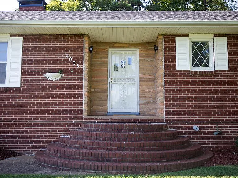 6003 N Broadway St — Photo 3
