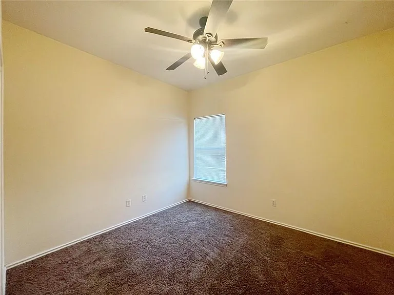 18208 Maxa Dr — Photo 7