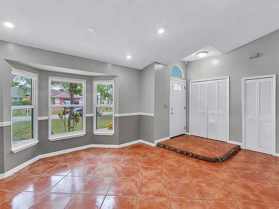 4th image of 1081 SW Kant Avenue