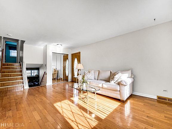 4th image of 526 N Edgewood Ave