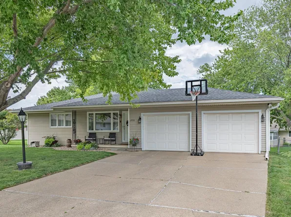 2720 Oleander Ct, Sioux City, IA 51106