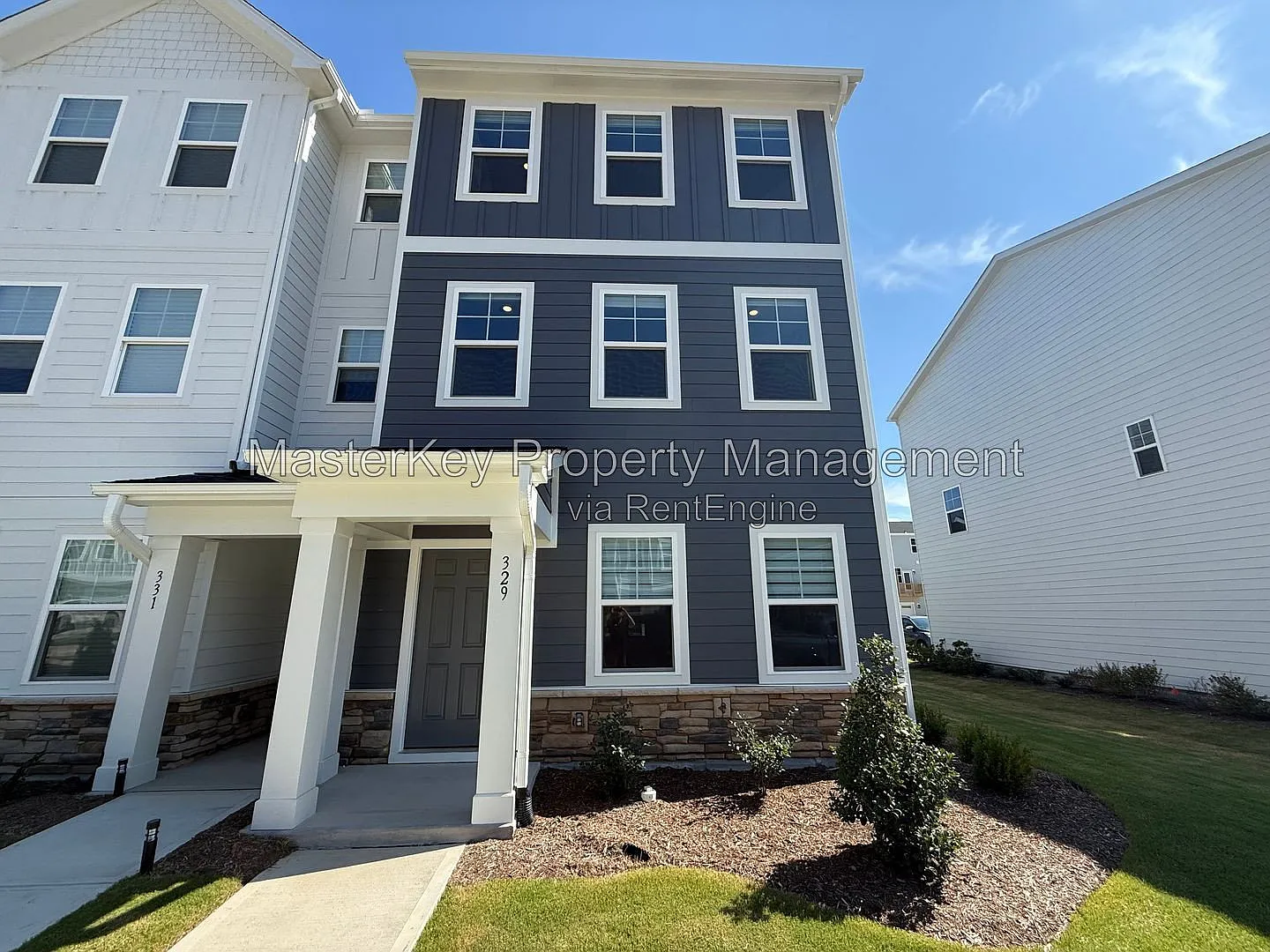 3 bed, 2.5 bath, 1784 sqft, $2,095 — Photo 2