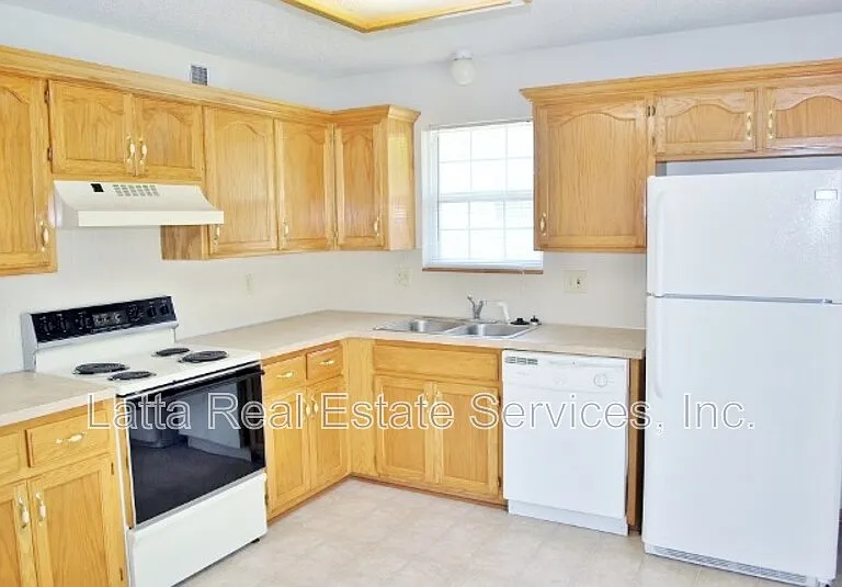 415 SW Joy Ct — Photo 6