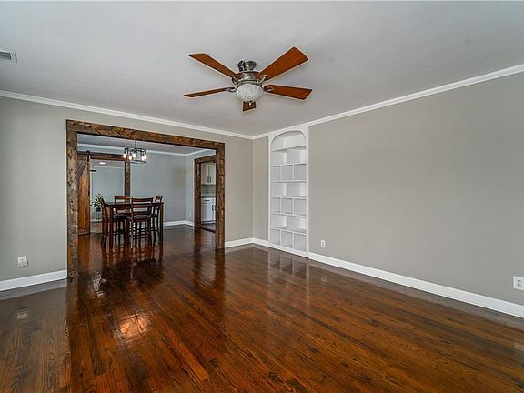 5th image of 1621 Camellia Dr