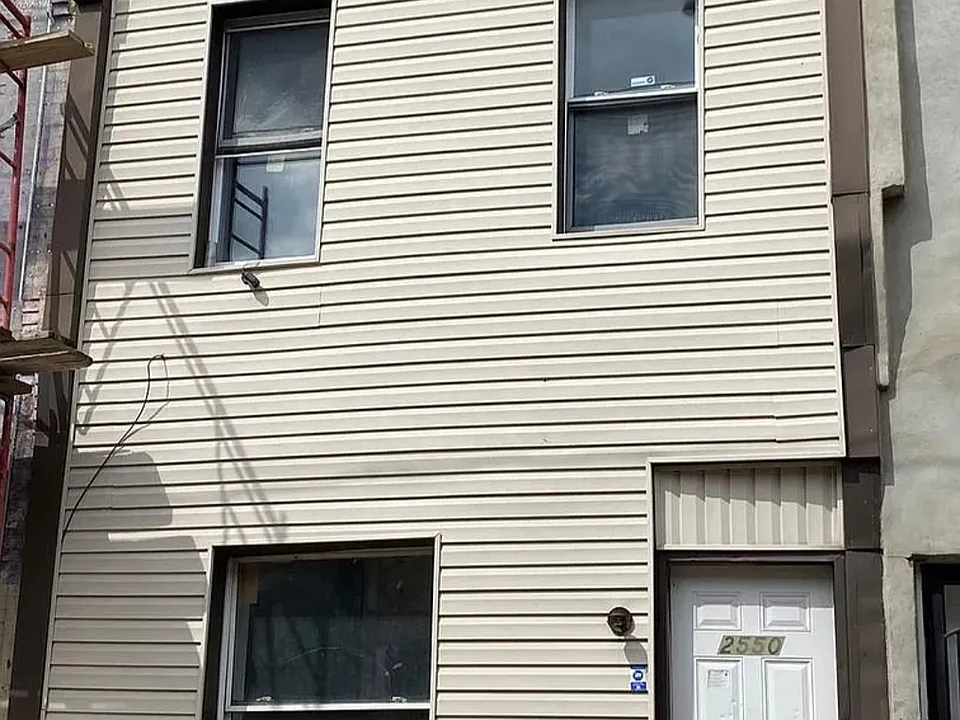 2550 N Gratz St