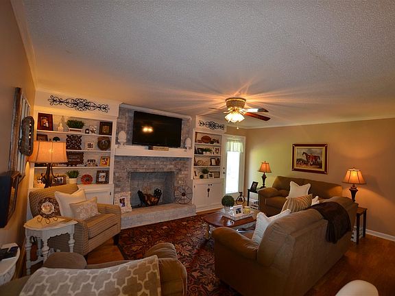 2nd image of 124 Hillcrest Dr