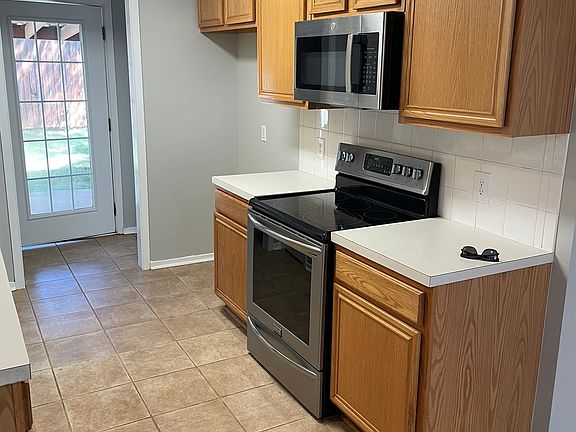 4th image of 219 Willowbrook Ln