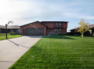 208 Glenwood Ct, Great Falls, MT 59405