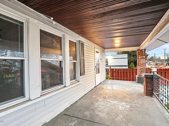 4th image of 830 Burton St SE