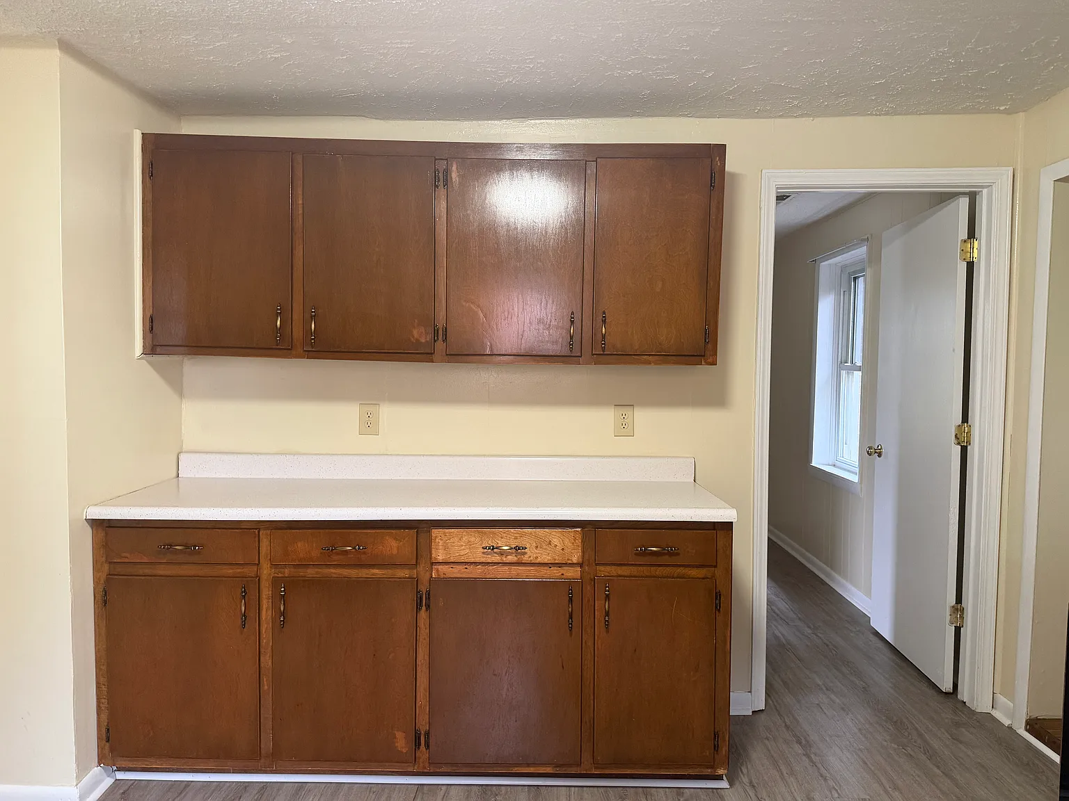 2 bed, 1000 sqft, $1,025 — Photo 2