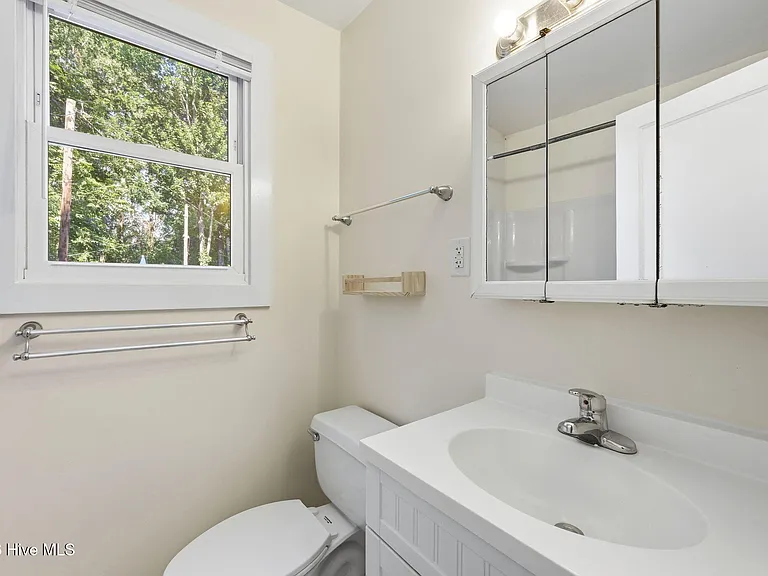 1101 Meadows St — Photo 15
