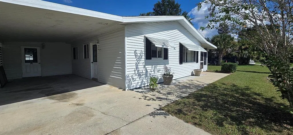 2 bed, 2.0 bath, 960 sqft, $1,200 — Photo 2