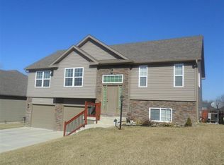 4005 Greywood Ln, Saint Joseph, MO 64505