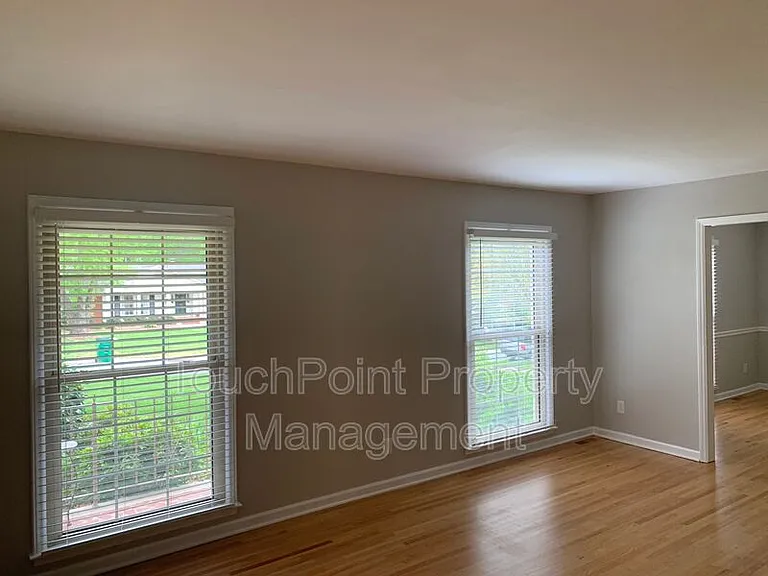 1130 Cheddington Dr — Photo 6